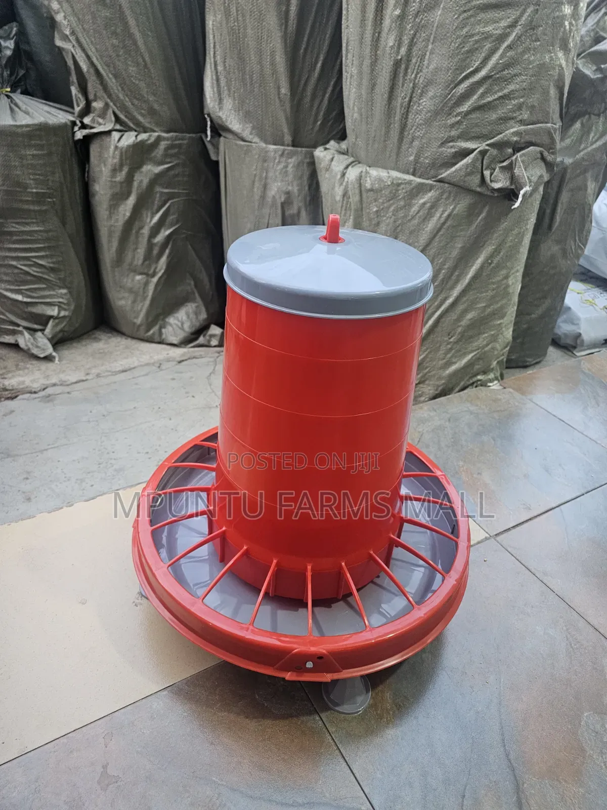 Compacta 22kg Poultry Feeder