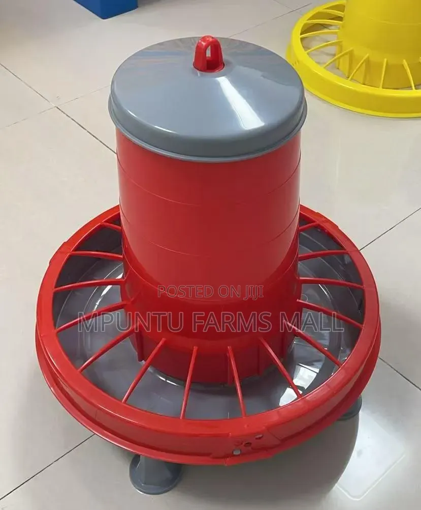 12kg Compacta Poultry Feeder