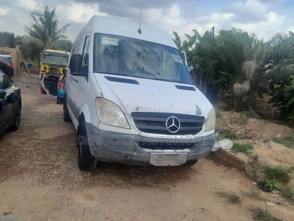 Mercedes-Benz Sprinter 2500 144 Cargo 2011 White