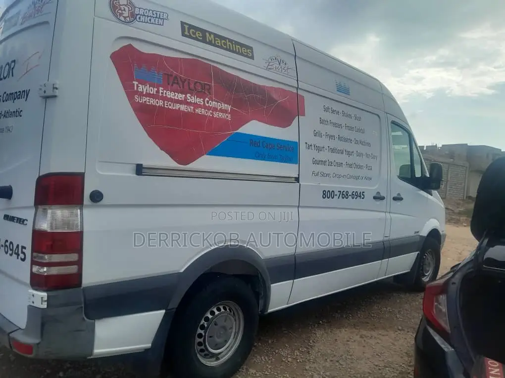 Mercedes-Benz Sprinter 2500 144 Cargo 2011 White
