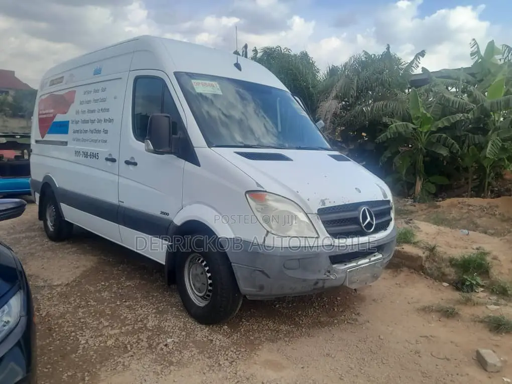 Mercedes-Benz Sprinter 2500 144 Cargo 2011 White