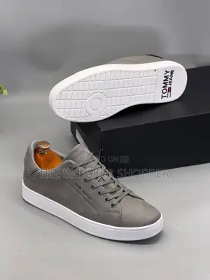 Tommy Hilfiger Kaki Color Under White