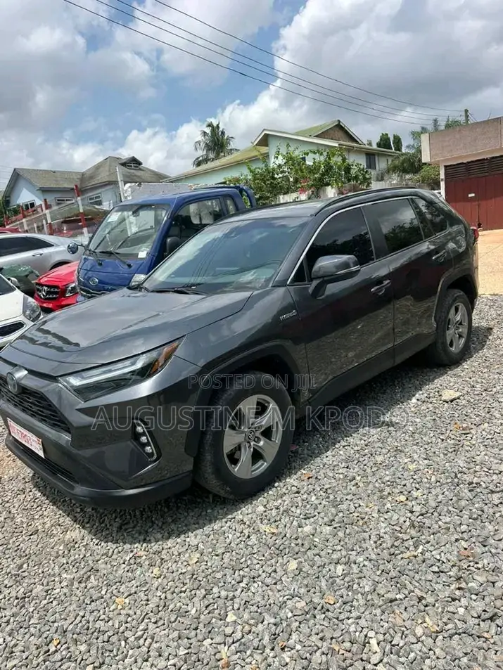 Toyota RAV4 XLE 2022 Black