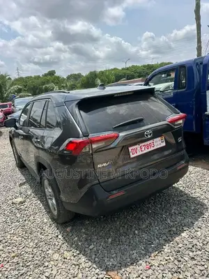 Toyota RAV4 XLE 2022 Black