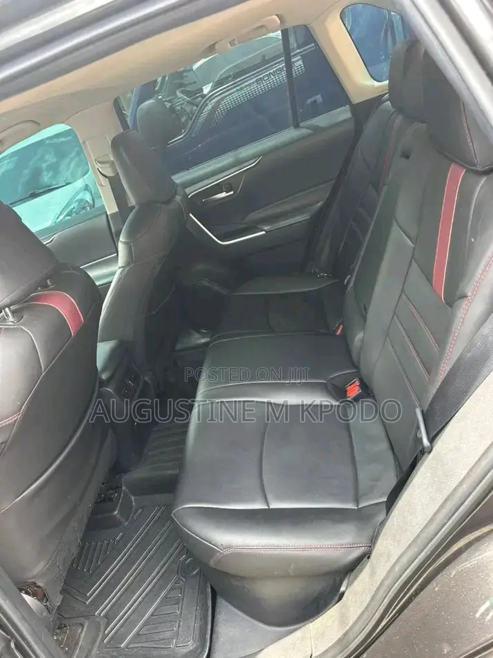 Toyota RAV4 XLE 2022 Black