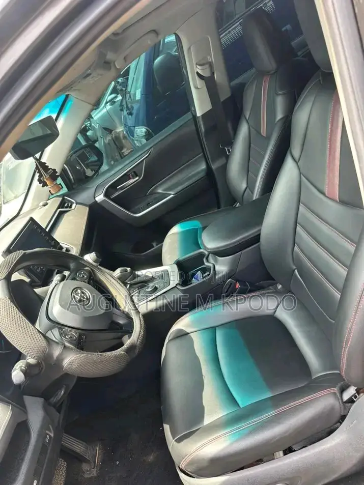 Toyota RAV4 XLE 2022 Black