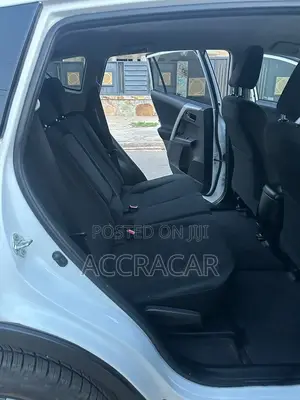 Toyota RAV4 LE AWD 2019 White