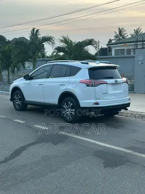 Toyota RAV4 LE AWD 2019 White