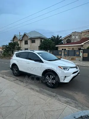 Toyota RAV4 LE AWD 2019 White