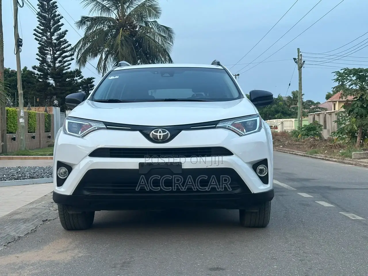 Toyota RAV4 LE AWD 2019 White