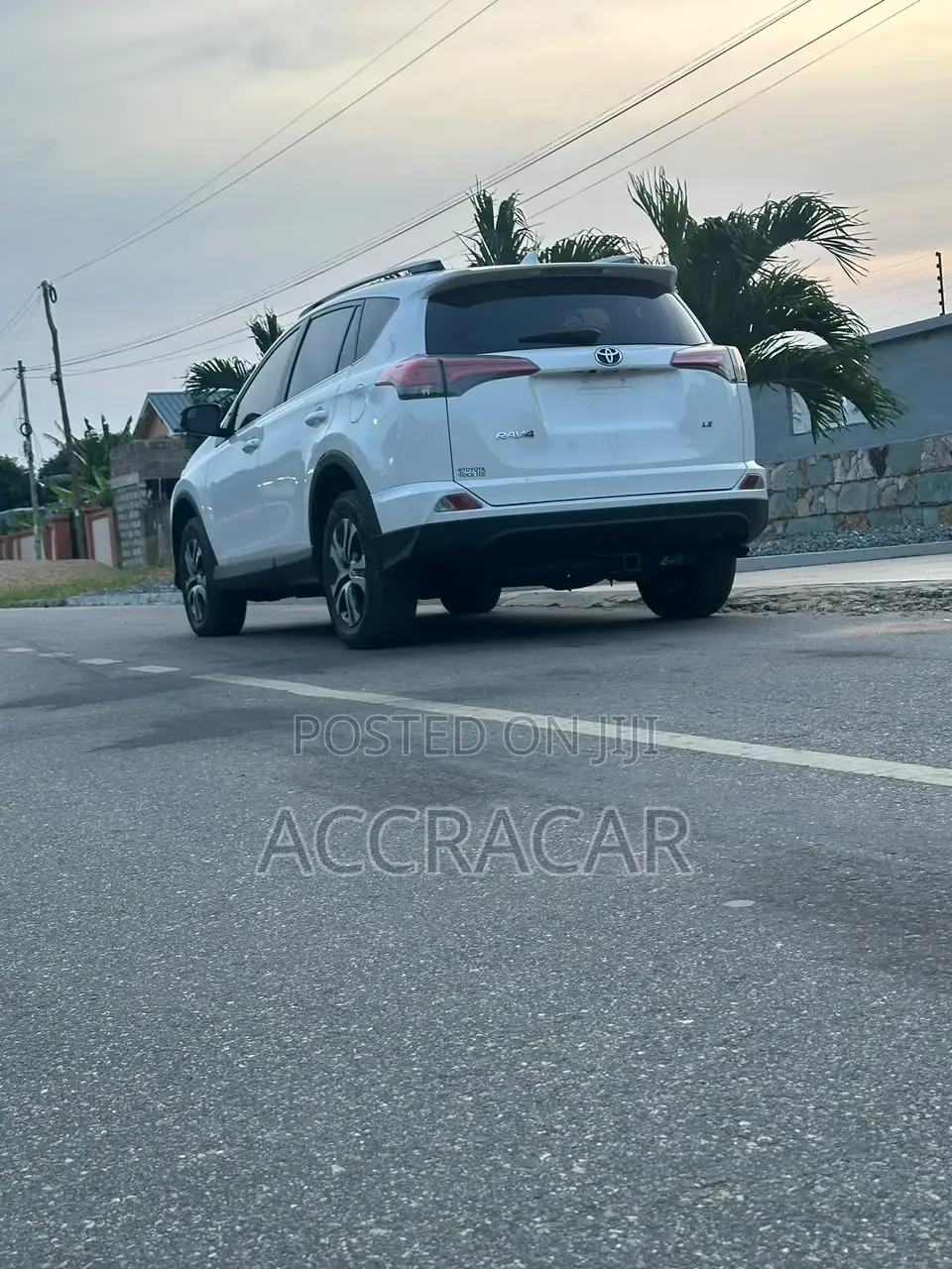 Toyota RAV4 LE AWD 2019 White