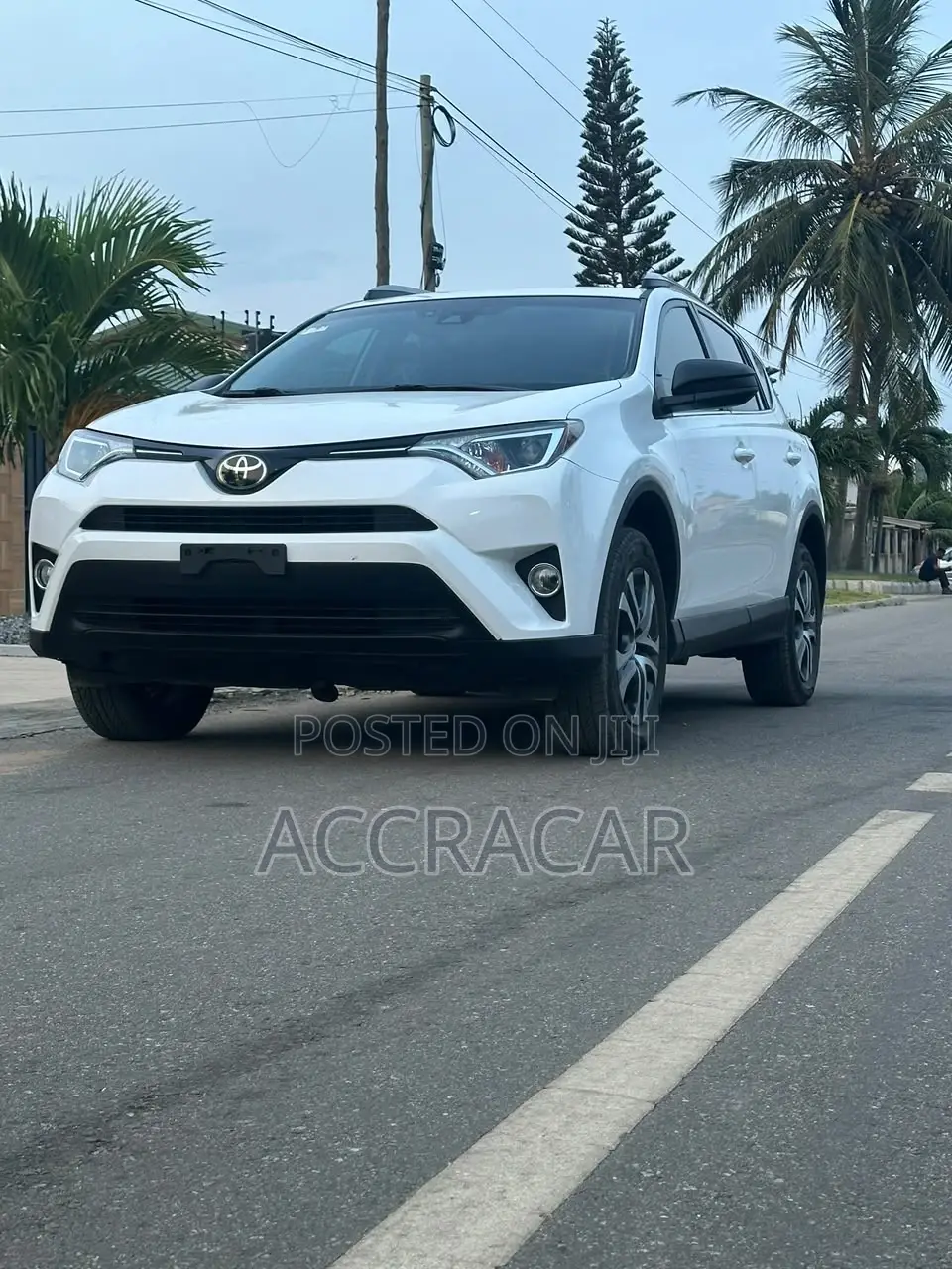 Toyota RAV4 LE AWD 2019 White