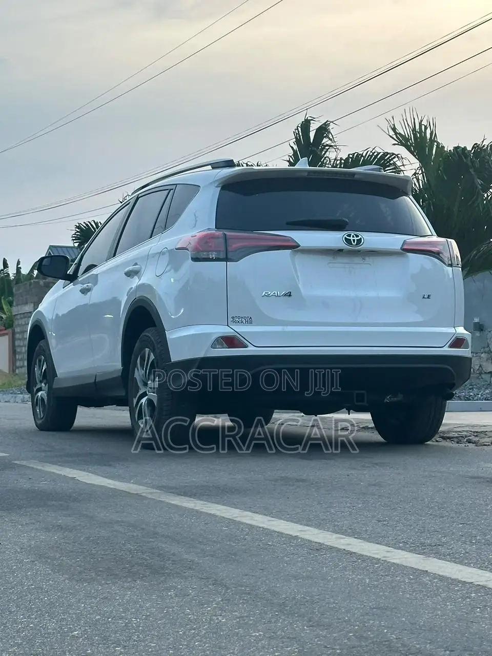 Toyota RAV4 LE AWD 2019 White