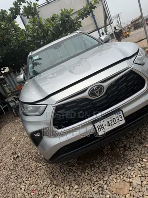 Toyota Highlander XLE 2022 Silver