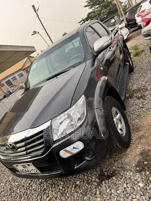 Toyota Hilux 2012 Gray
