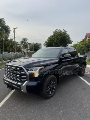 Toyota Tundra Platinum CrewMax 4WD SB w/5.5' Bed 2025 Blue