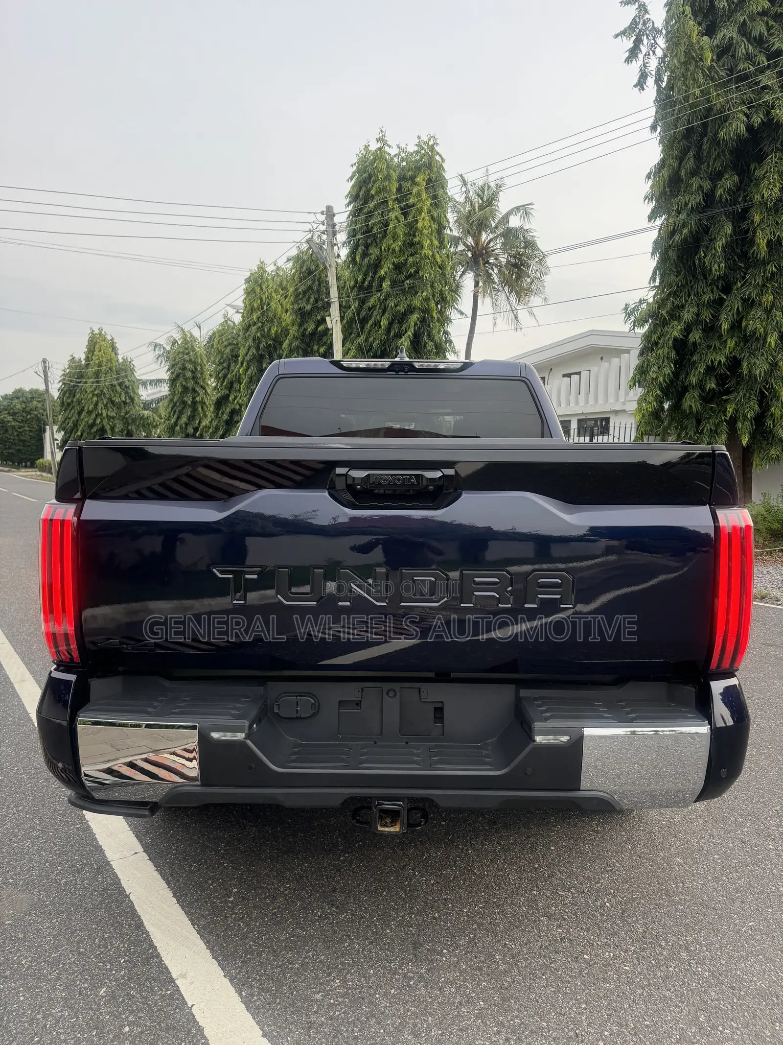 Toyota Tundra Platinum CrewMax 4WD SB w/5.5' Bed 2025 Blue