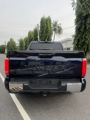 Toyota Tundra Platinum CrewMax 4WD SB w/5.5' Bed 2025 Blue