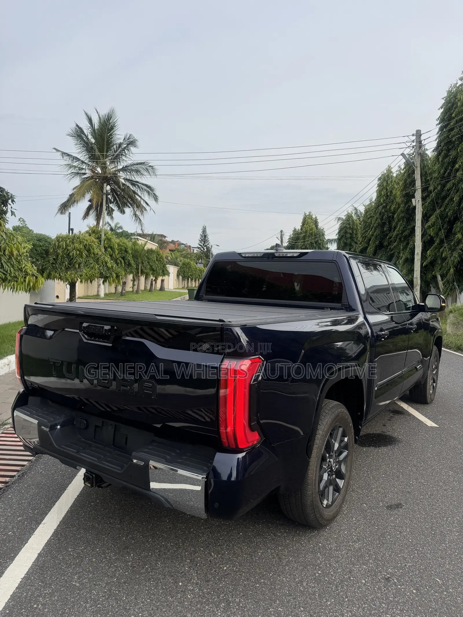 Toyota Tundra Platinum CrewMax 4WD SB w/5.5' Bed 2025 Blue