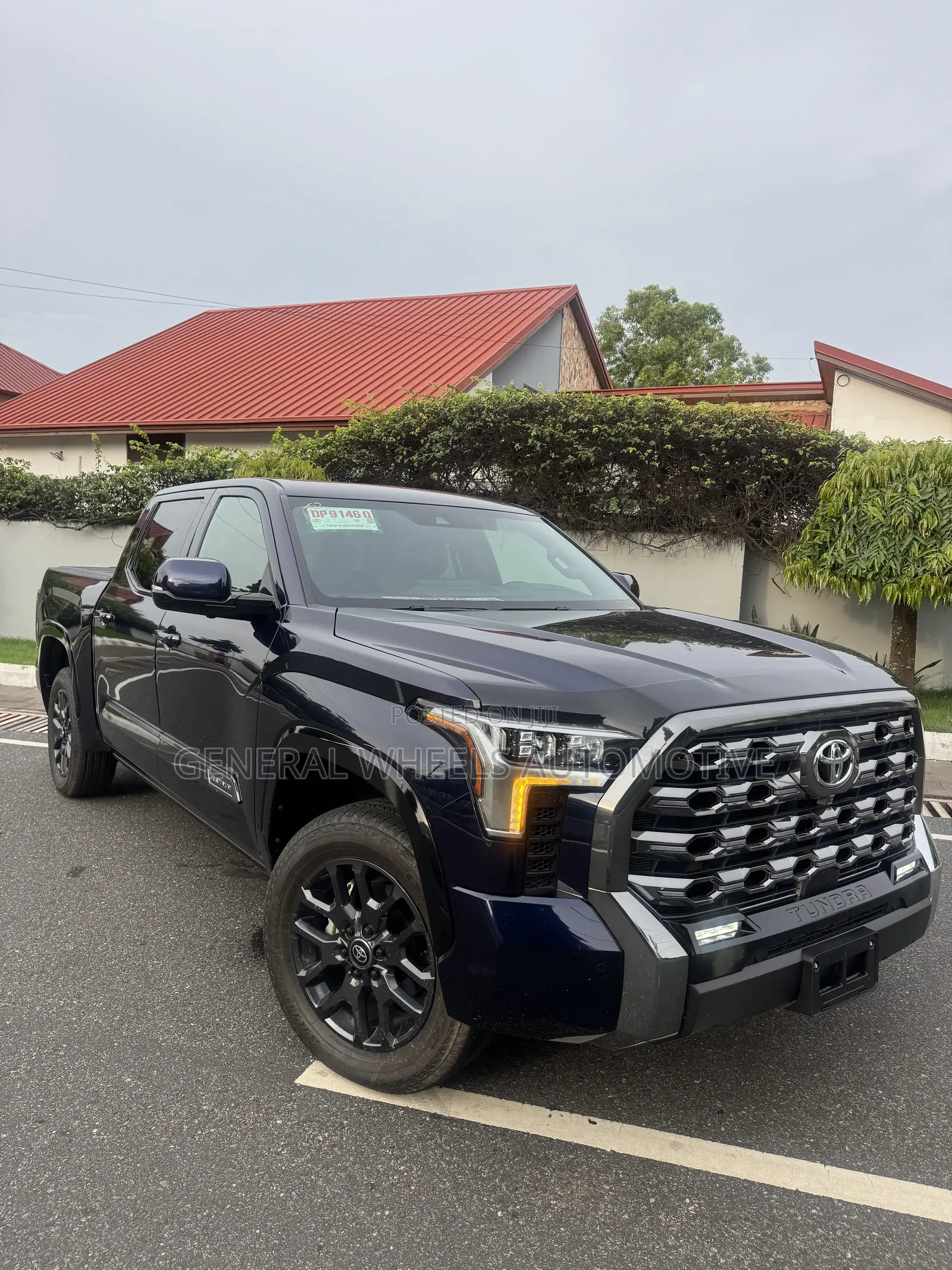 Toyota Tundra Platinum CrewMax 4WD SB w/5.5' Bed 2025 Blue