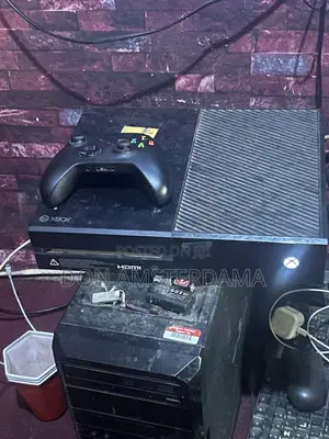 Xbox One Console With One Controller