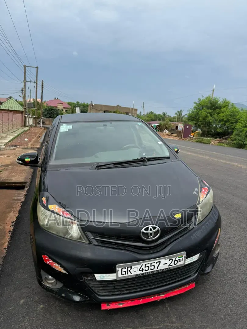 Toyota Yaris 2014 Black