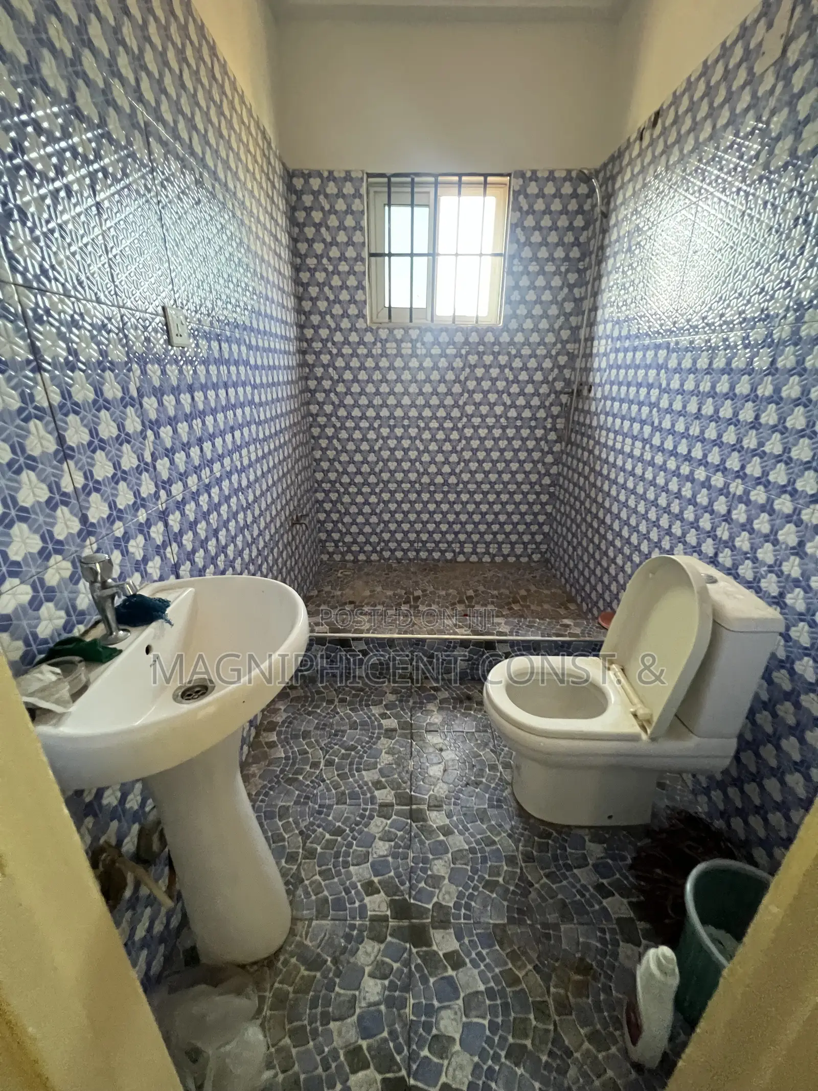 3bdrm Apartment in Lakeside, Ashaley Botwe for rent