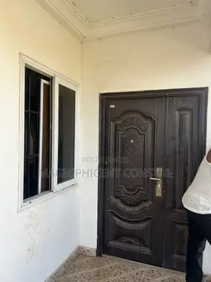 3bdrm Apartment in Lakeside, Ashaley Botwe for rent