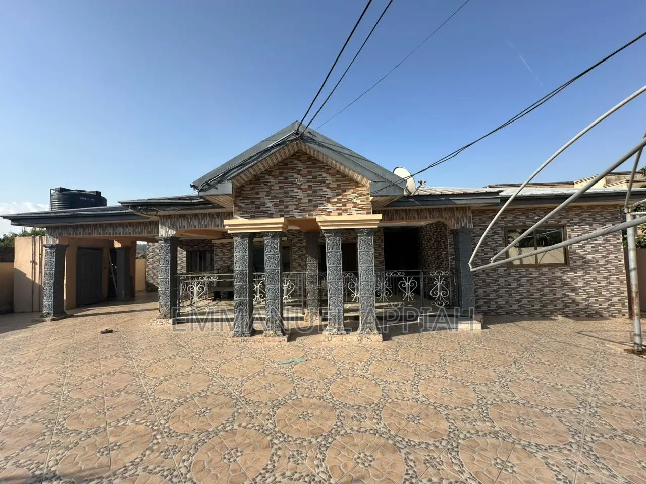 7bdrm House in Kuntuse, Accra Metropolitan for sale