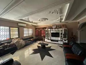 7bdrm House in Kuntuse, Accra Metropolitan for sale