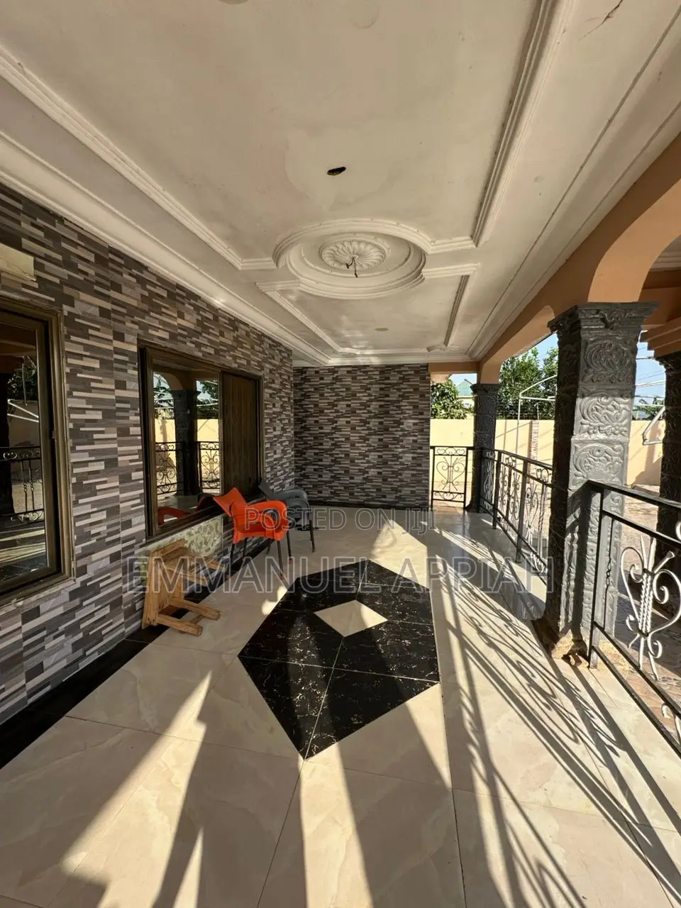 7bdrm House in Kuntuse, Accra Metropolitan for sale