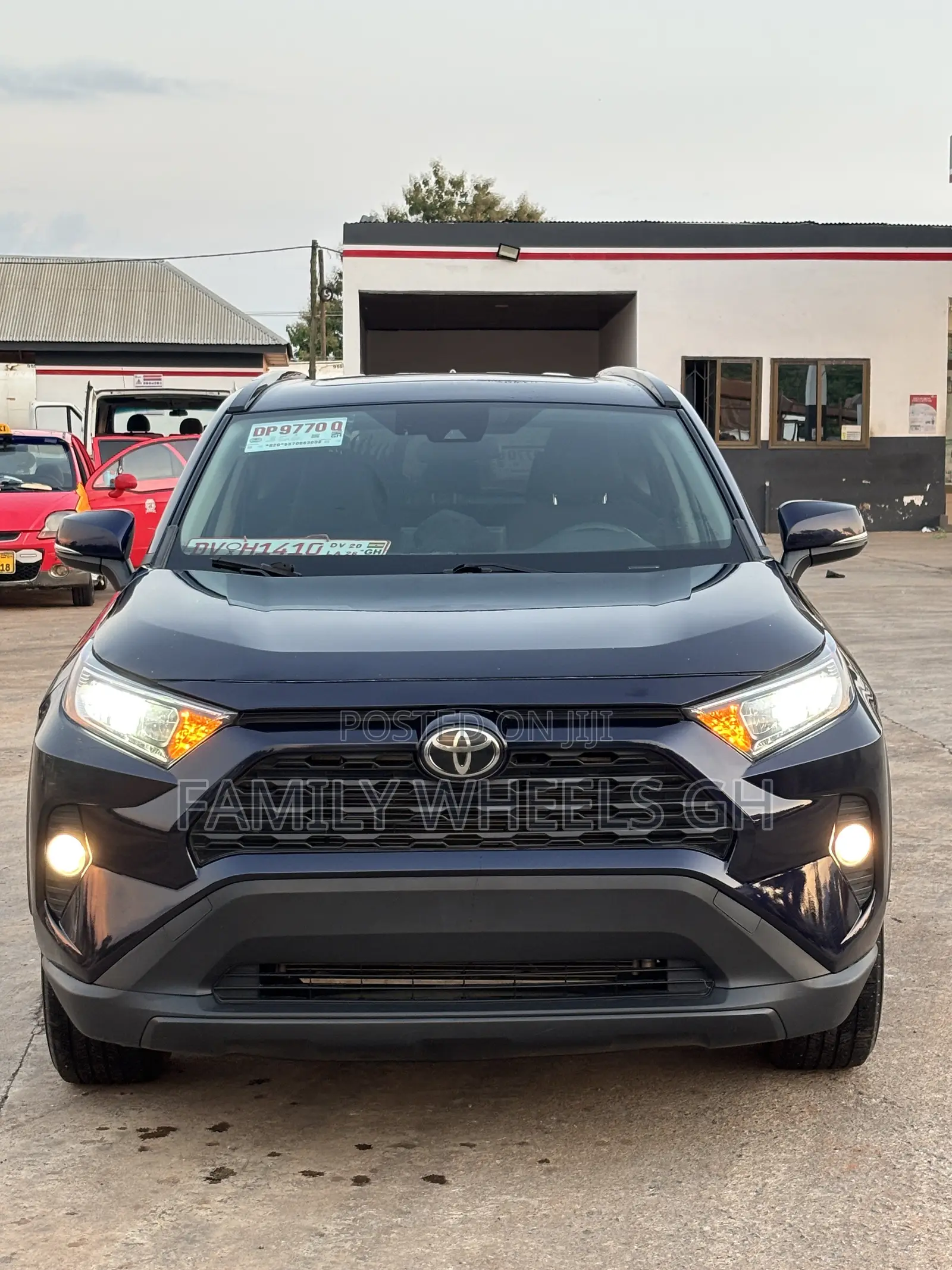 Toyota RAV4 XLE 2021 Purple