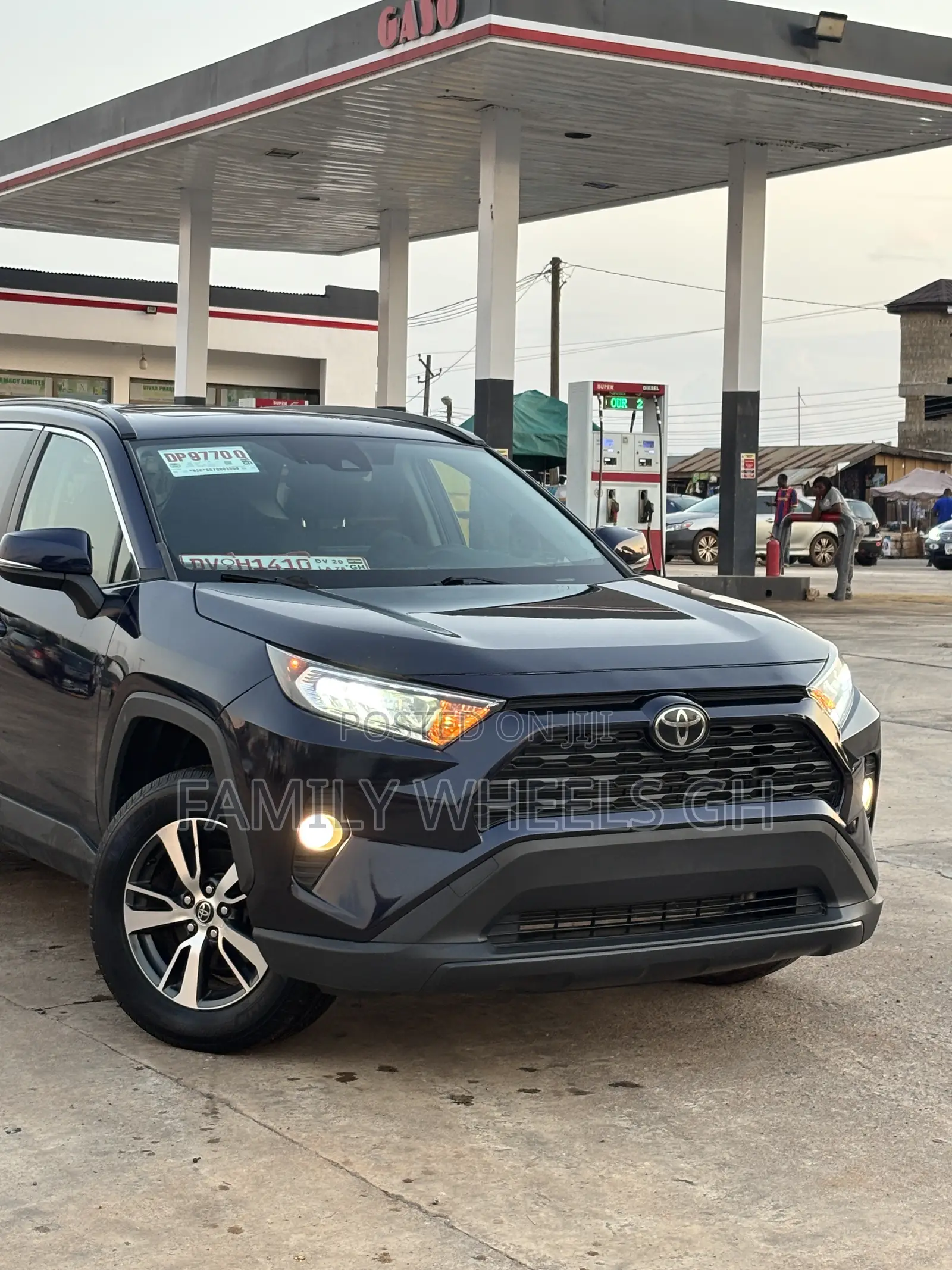 Toyota RAV4 XLE 2021 Purple
