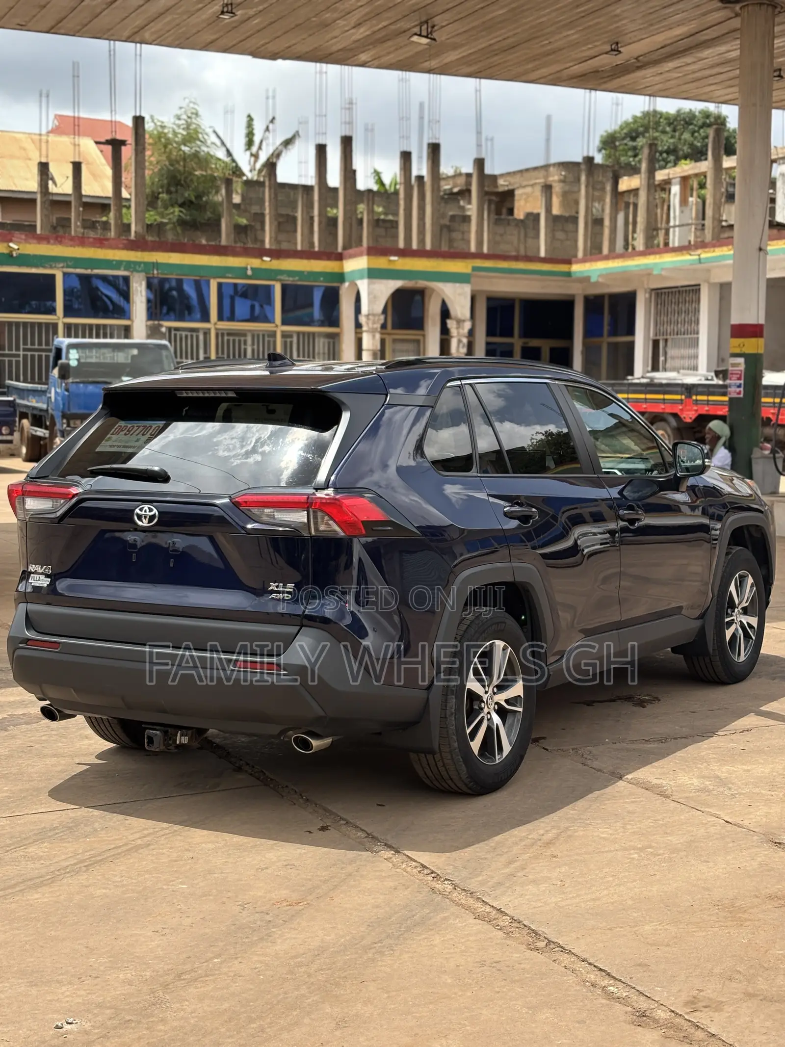 Toyota RAV4 XLE 2021 Purple