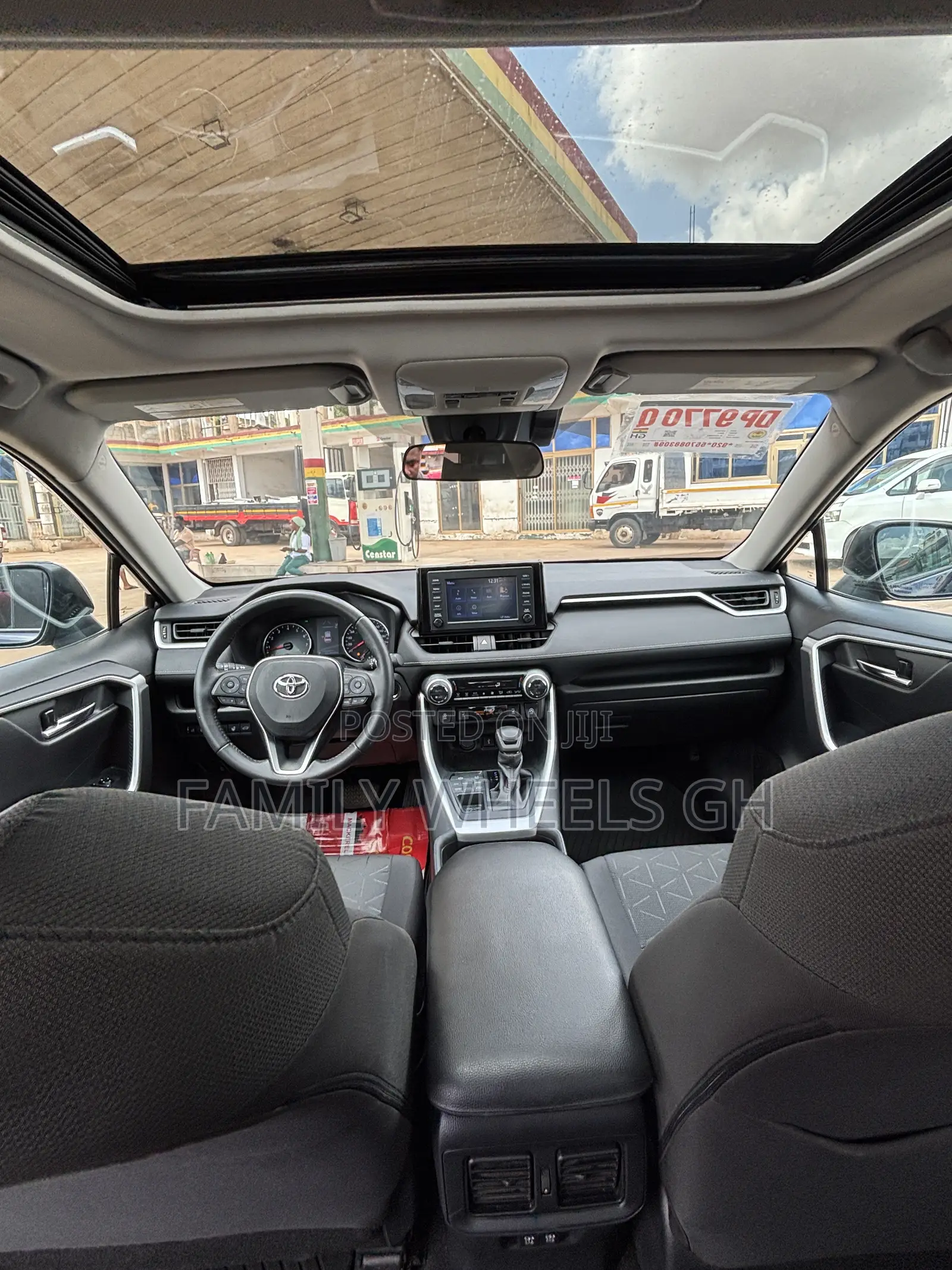 Toyota RAV4 XLE 2021 Purple