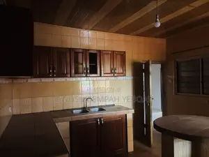 3bdrm Duplex in Kofi Foffie Street, Atwima Kwanwoma for rent