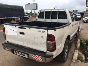 Toyota Hilux 2012 White