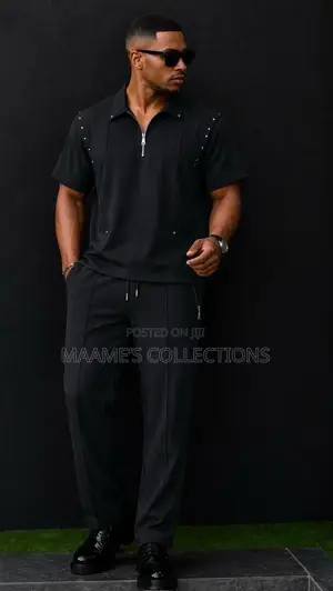 Men’S Colored Short-Sleeved Top and Down