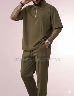 Men’S Colored Short-Sleeved Top and Down