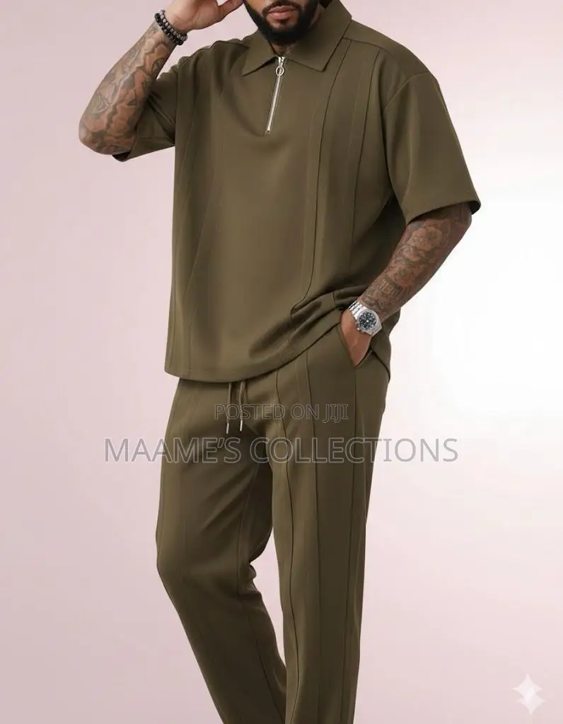 Men’S Colored Short-Sleeved Top and Down