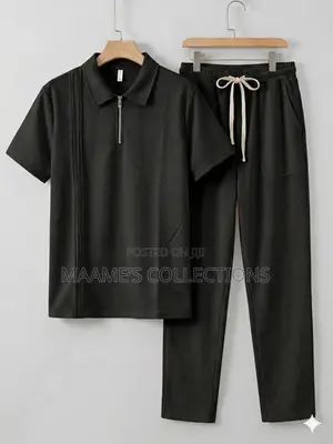 Men’S Colored Short-Sleeved Top and Down