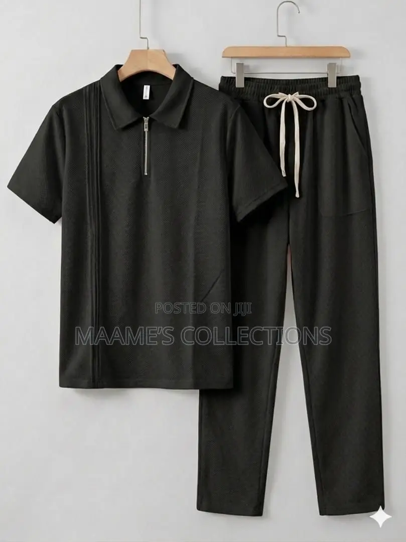 Men’S Colored Short-Sleeved Top and Down