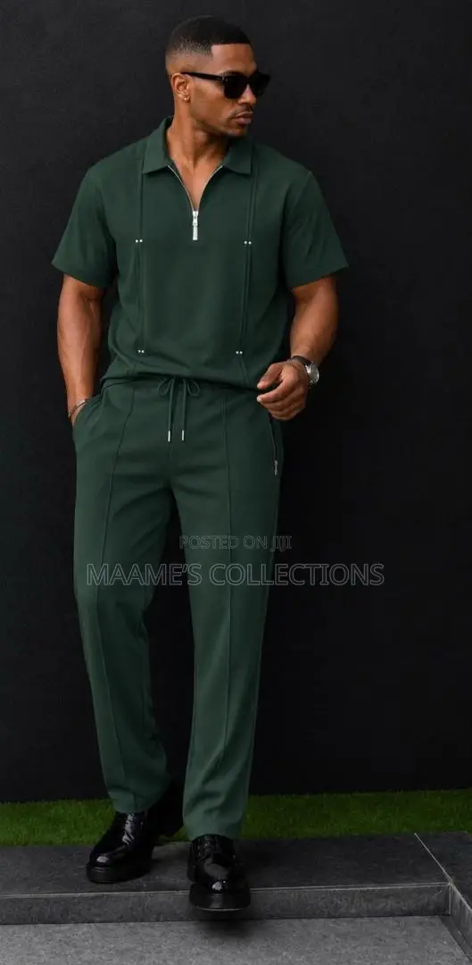 Men’S Colored Short-Sleeved Top and Down