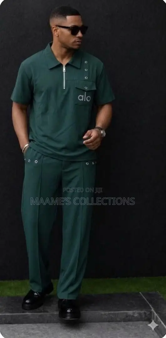 Men’S Colored Short-Sleeved Top and Down