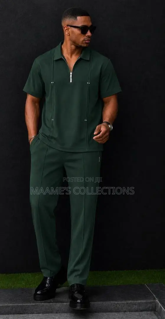 Men’S Colored Short-Sleeved Top and Down
