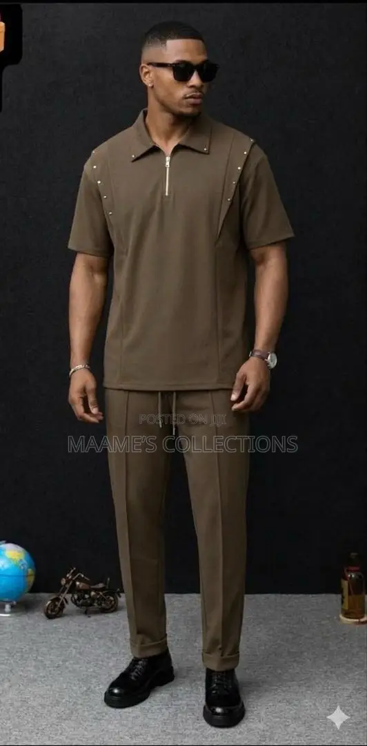 Men’S Colored Short-Sleeved Top and Down