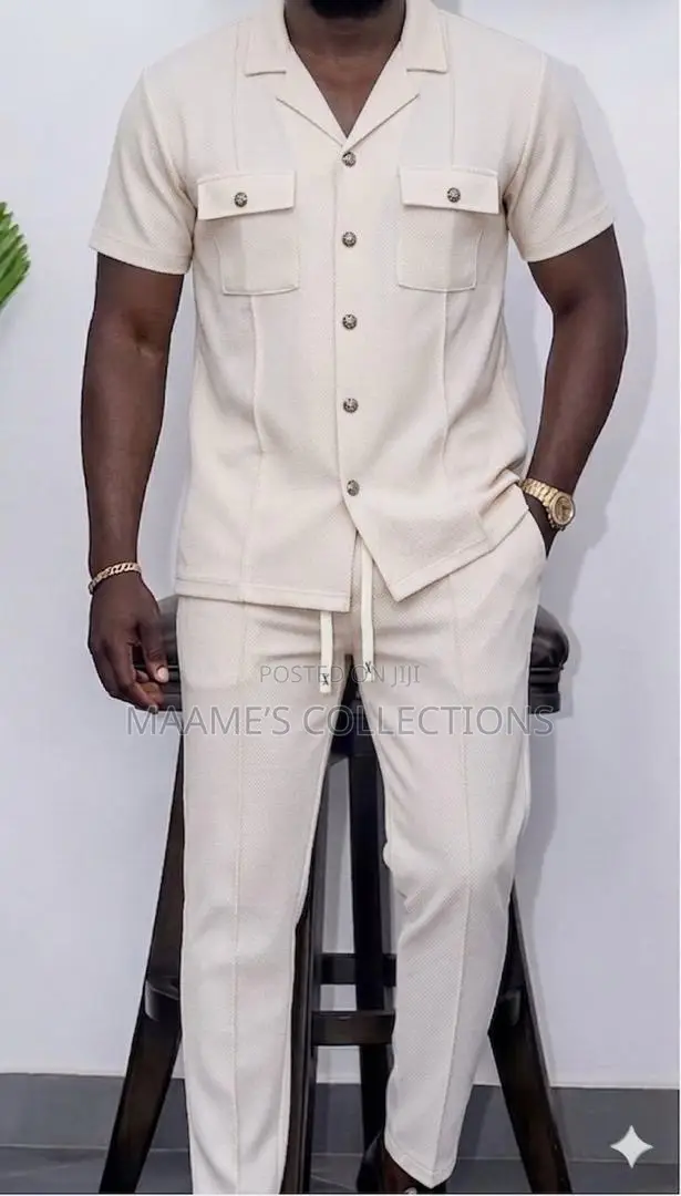 Men’S Colored Short-Sleeved Top and Down