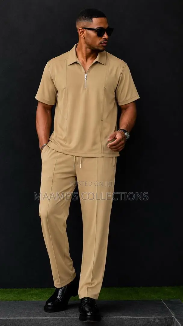Men’S Colored Short-Sleeved Top and Down