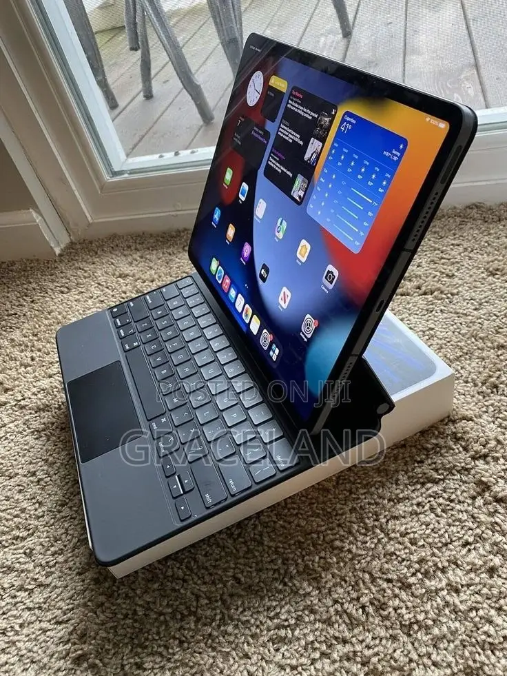This Is Original Apple iPad Magnetic Keyboard With for 13 Inches Pro