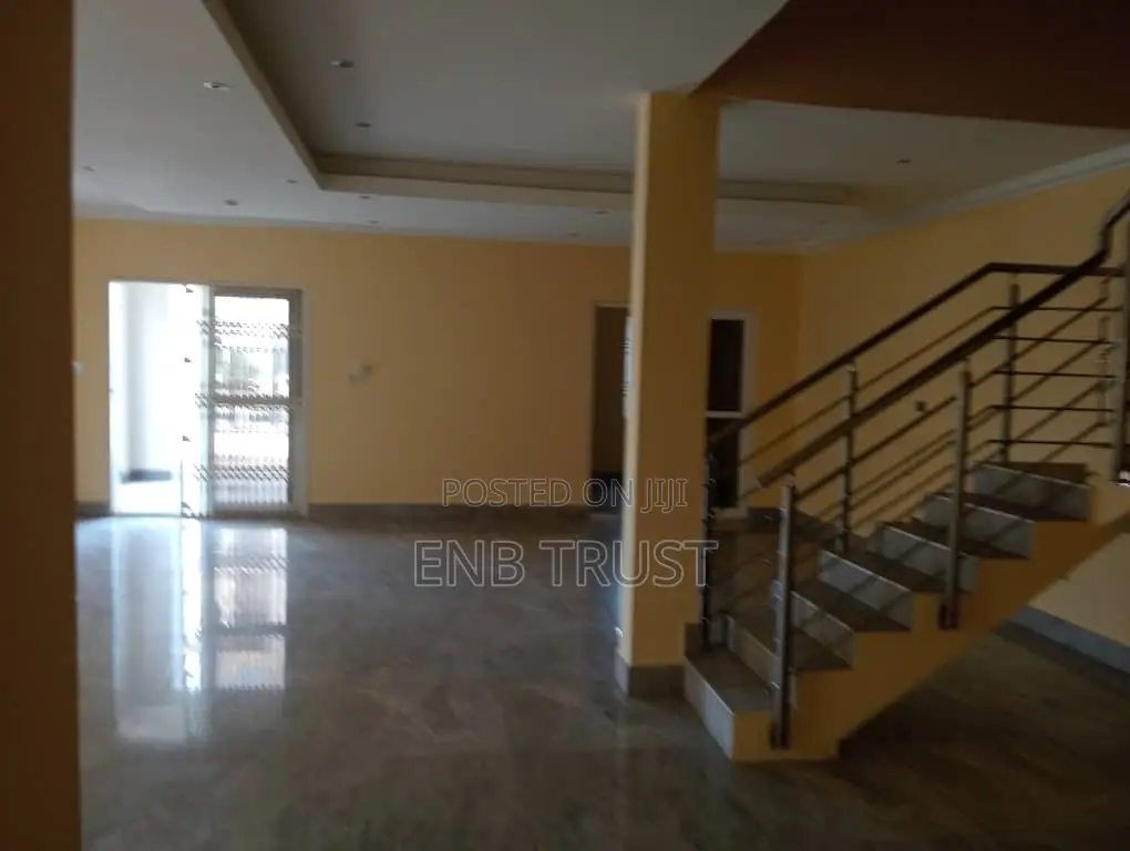 4bdrm Duplex in Tse Addo, Melcom for rent